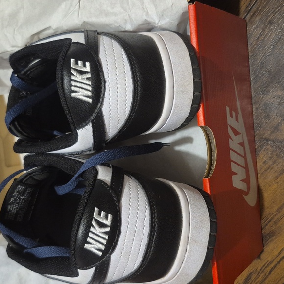 Nike Dunk Men Black and White Low-Top Sneakers - Picture 3 of 6
